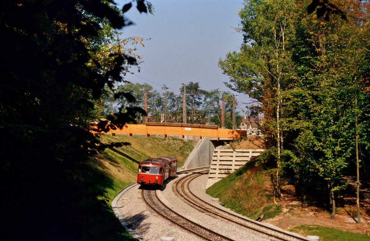 Sonderfahrt eines Uerdinger Schienenbuszugs in der Nähe von Rohr auf der früheren DB-Bahnstrecke Stuttgart-Rohr - Filderstadt. Datum: 29.09.1985