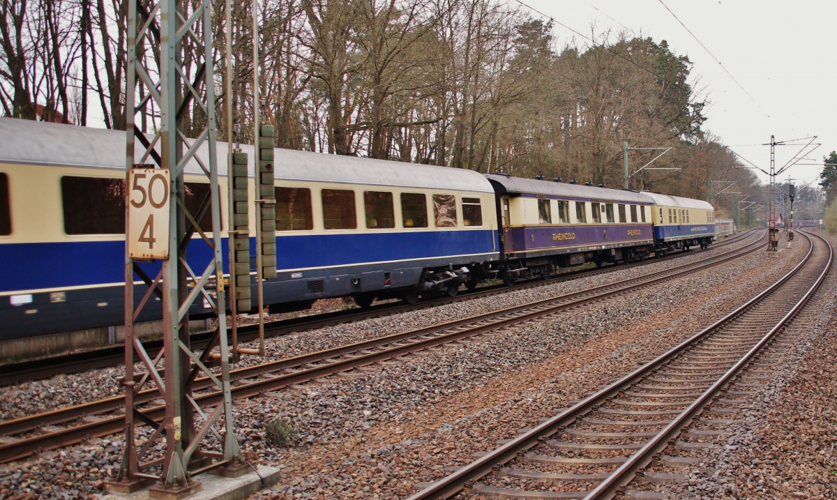 Sonderzug Lichterfahrt.
Lichterfahrt mit dem
historischen Rheingold, von Nürnberg nach Treuchtlingen über Ansbach und zurück, am 31.03.2014 16Uhr50
 Zugende