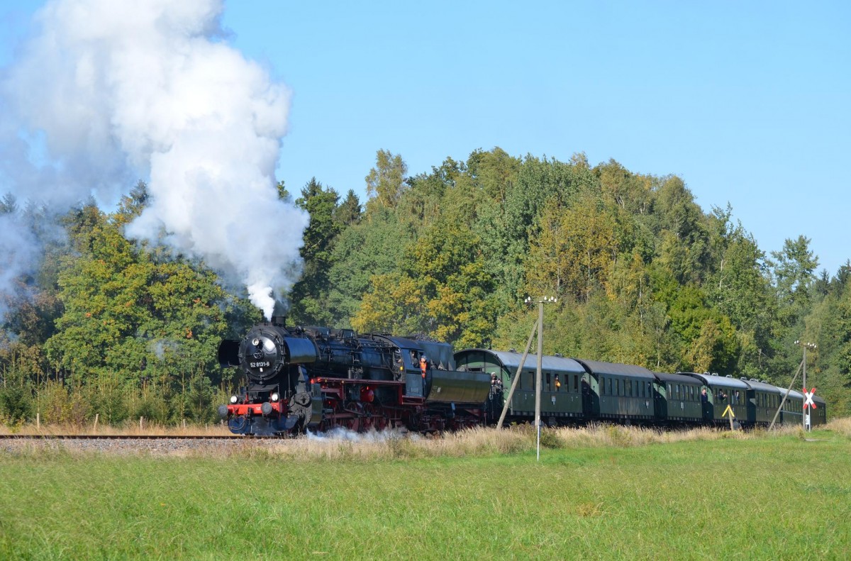 Sonderzug mit 52 8131-6 Fährt auf der Zellwaldbahn Nossen - Freiberg (Sachsen) bei Großvoigtsberg 11.10.2015