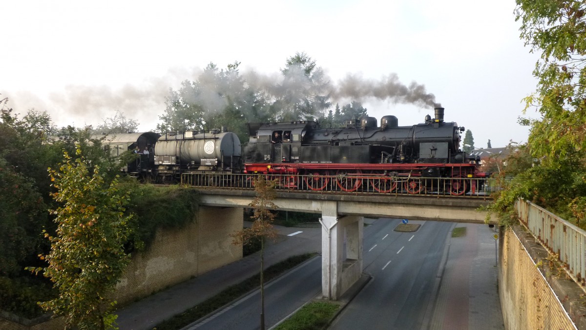 Sonderzug mit 78 468 zum 140-jährigen Streckenjubiläum der Euregiobahn Münster-Gronau-Enschede kurz vor dem Erreichen des Bahnhofs Steinfurt-Burgsteinfurt auf der Brücke über die Leerer Straße