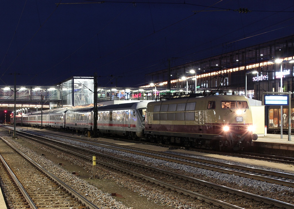 Sonderzug nach München am 30.11.13 in Regensburg HBF