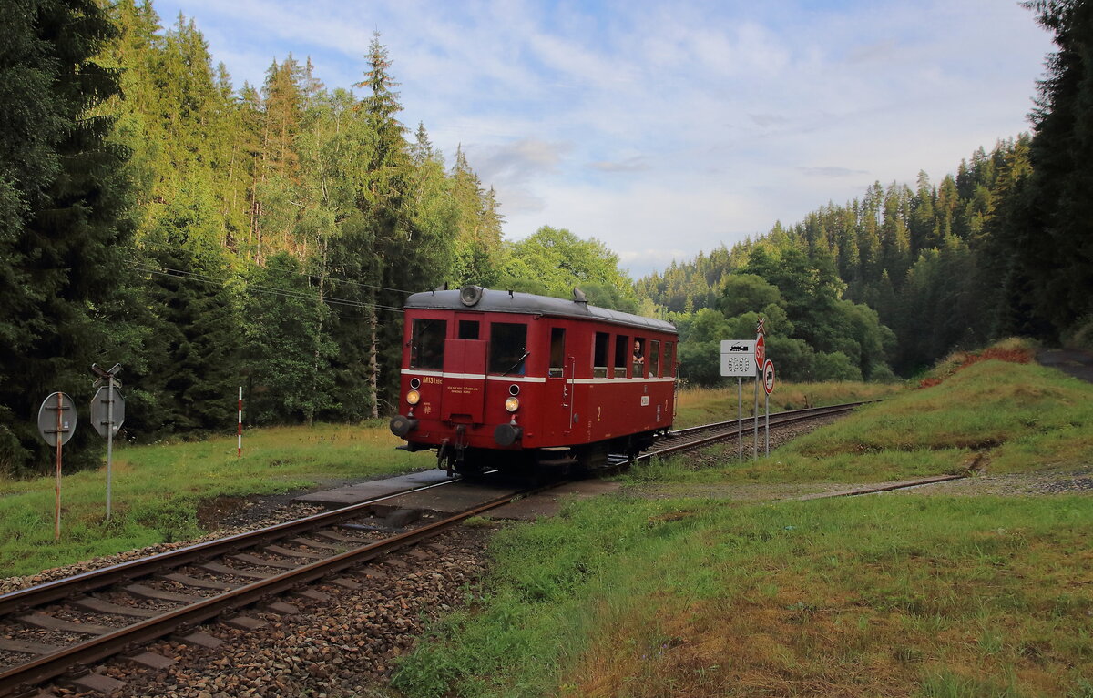 Sonderzug zum Kinofestival am Kinozug in Kraslice am 28.07.2023 nahe Rotava mit dem  Hurvinek  131.1513 von LOKO - MOTIV. Wurde für das Festival als Pendelzug von Solokov nach Kraslice eingesetzt. 