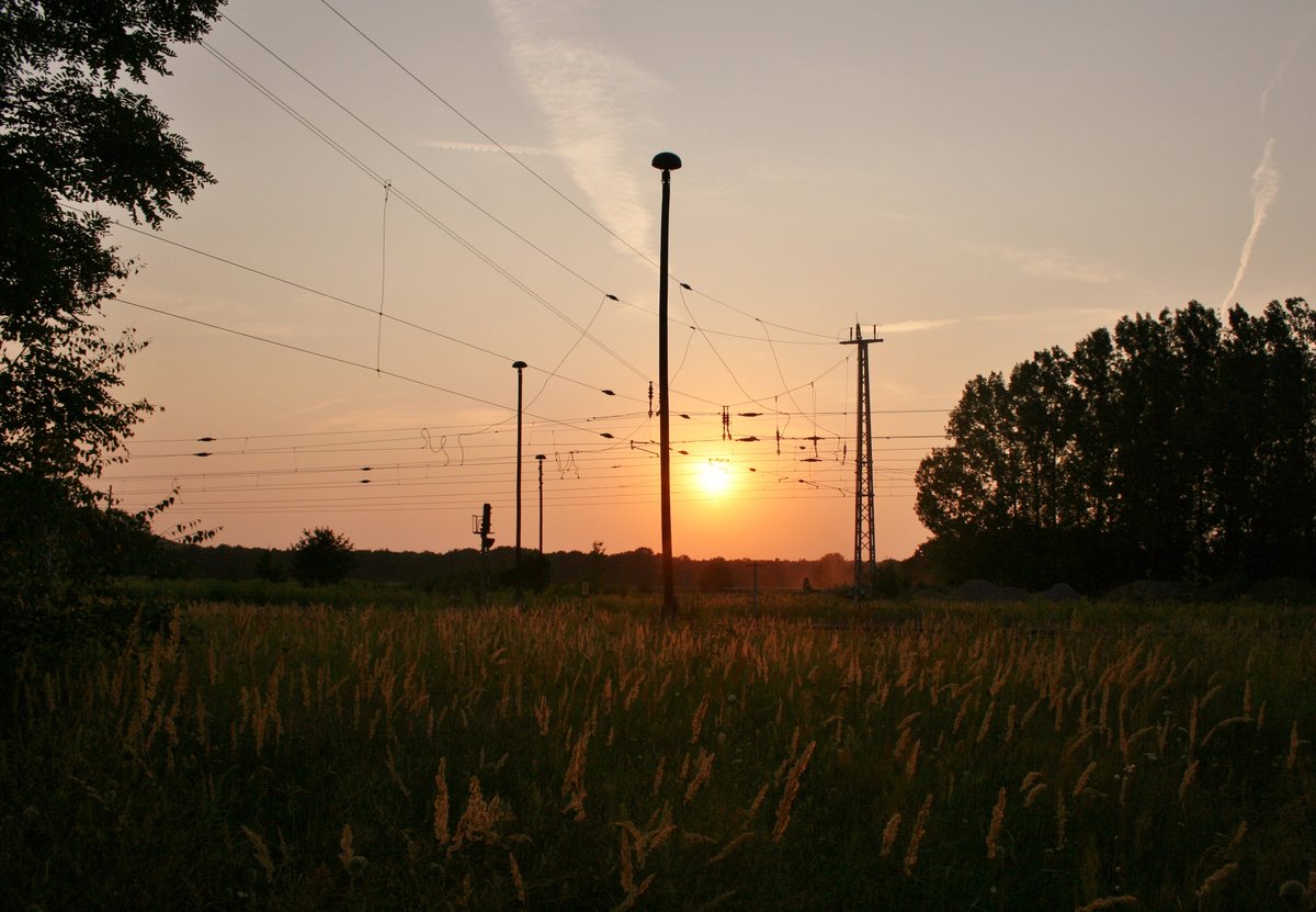 Sonnenuntergang ber den Bahnanlagen von Grditz (b Riesa) am 11.08.2015