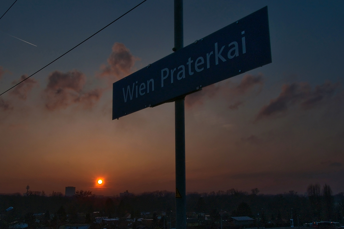Sonnenuntergangsstimmung in Wien Praterkai. Diese Aufnahme entstand am 23.02.2015.