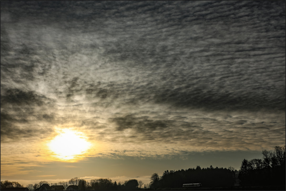 SONNTAG der 17.03.2019 über dem Sulmtal . Mal wieder ein  ZUGSUCHBILD  
