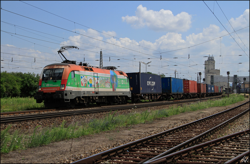 SOS Kinderdorf 1116.007 fuhr am 23.07.14 mit einem Containerzug durch Gramatneusiedl Ri. Wien.