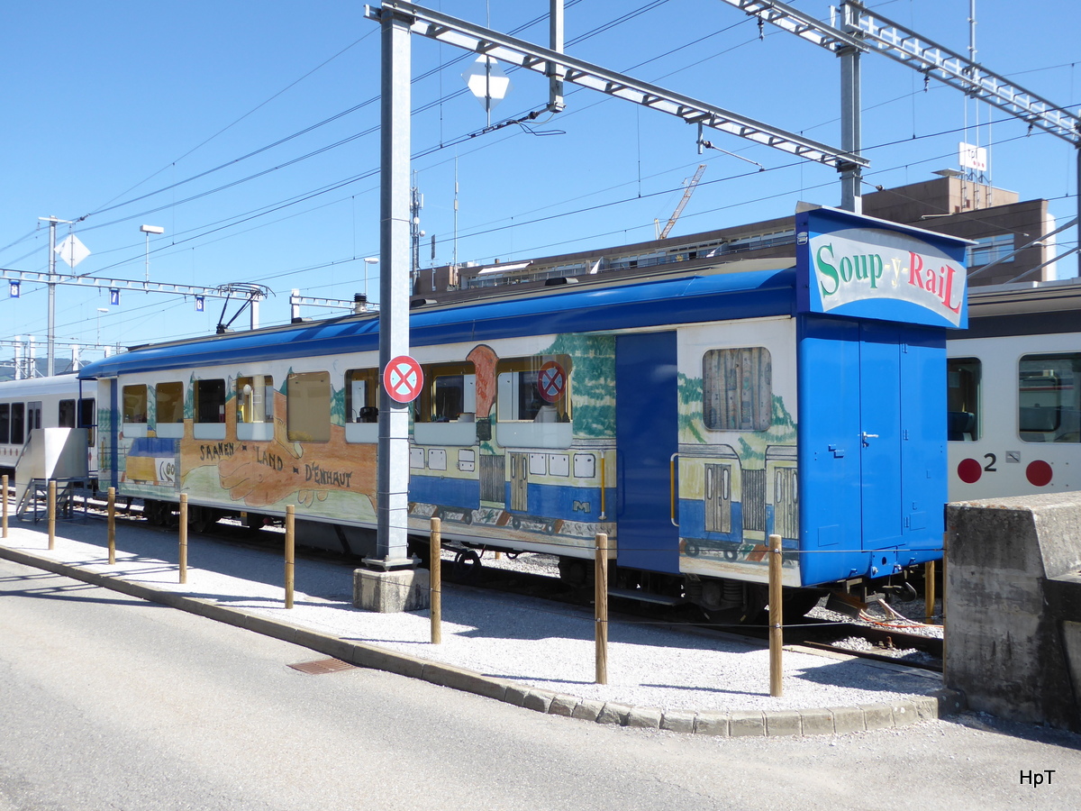 Soup - y - Rail - tpf / ex MOB - Ex MOB Personenwagen B 208 als Suppenküche im Bahnhofsareal in Bulle am 05.05.2016