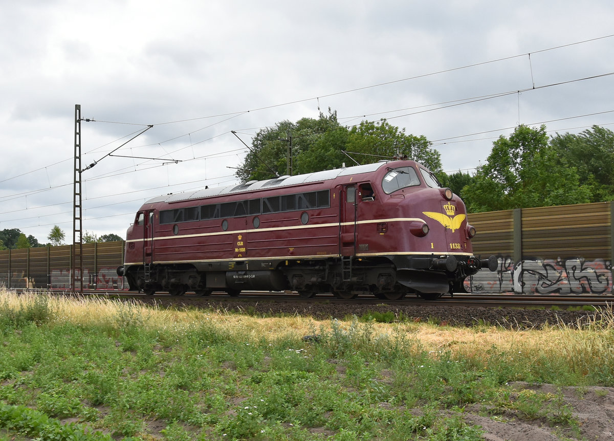 Sowas sieht man auch nicht so oft und für diese Lok hat sich der Tag schon gelohnt gehabt. MY 1138 1227 004-9 der Cargo Logistik Rail Service GmbH, solo unterwegs in Richtung Hamburg. Höhe Bardowick, 12.06.2018.