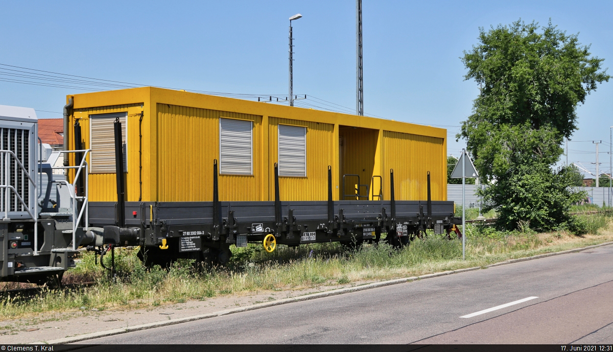 Sozial- und Werkstattwagen für Drehhobel (D-HOB 2500 II | 27 80 3302 004-3 D-WSG) steht am Ende eines Bauzuges an der Eisenbahnstraße in Halle-Ammendorf.

🧰 Schweerbau GmbH & Co. KG
🕓 17.6.2021 | 12:31 Uhr