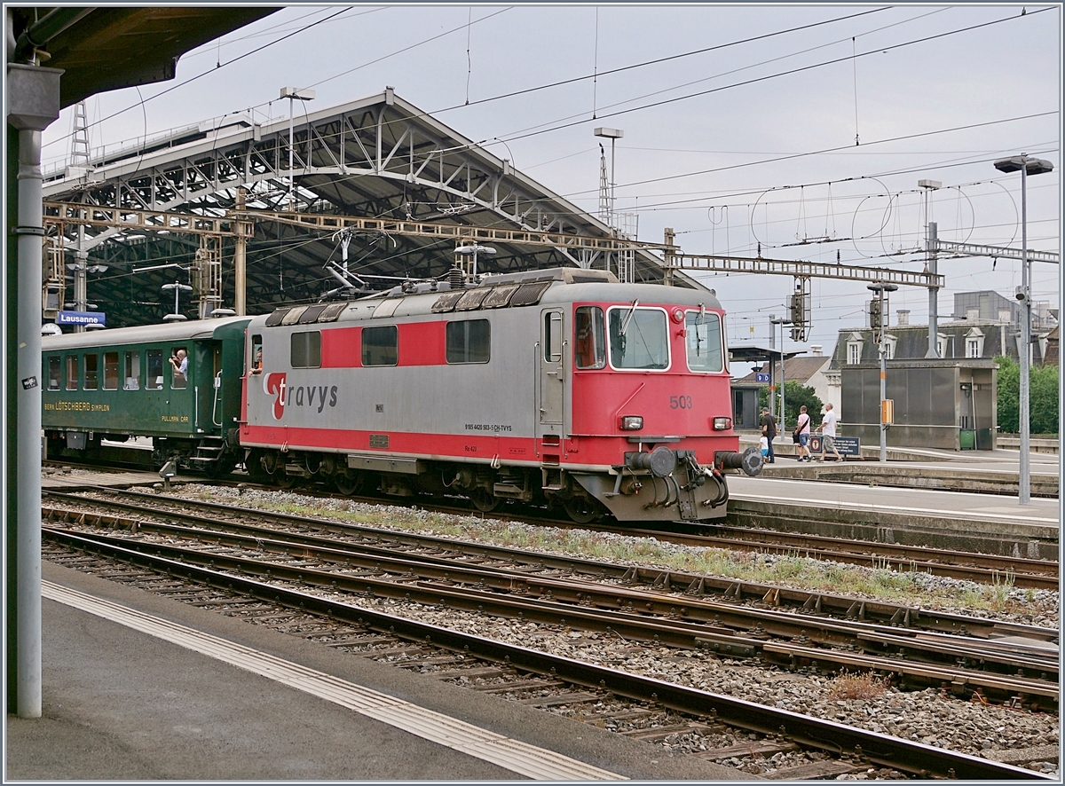 Sozusagen als  Bonus  der Dampffahrt der 141 R 568 kam ich in den Genuss die Travys Re 4/4 II 506 fotografieren zu können. Die Lok half der Dampflok die kräftige Steigung durch Lavaux zu bewältigen.
Lausanne, den 24. Juni 2017