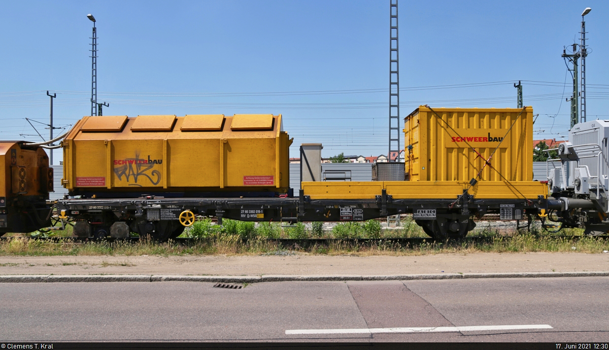 Spänewagen für Drehhobel (D-HOB 2500 II | 27 80 3302 019-1 D-WSG) verweilt an der Eisenbahnstraße in Halle-Ammendorf.

🧰 Schweerbau GmbH & Co. KG
🕓 17.6.2021 | 12:30 Uhr