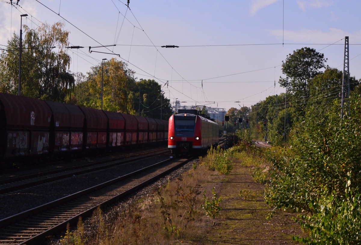 Später am Tag kommt der 425 035-3 dann wieder dem Fotografen vor die Linse, nur dieses mal ist der Zug dann wieder auf dem Weg nach Koblenz. Rommerskirchen den 11.10.2015