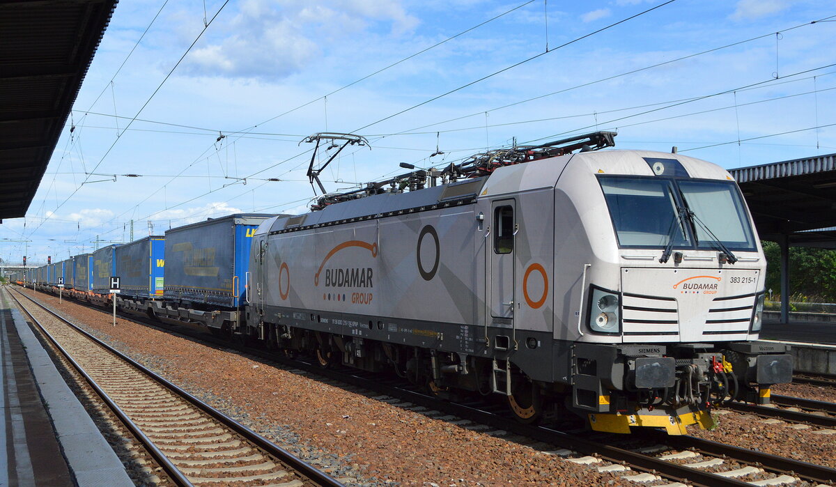 SPaP - Slovenská plavba a prístavy a.s., Bratislava [SK] mit  383 215-1  [NVR-Nummer: 91 56 6383 215-1 SK-SPAP] und einem KLV-Zug am 21.08.22 Durchfahrt Bahnhof Flughafen BER Terminal 5.