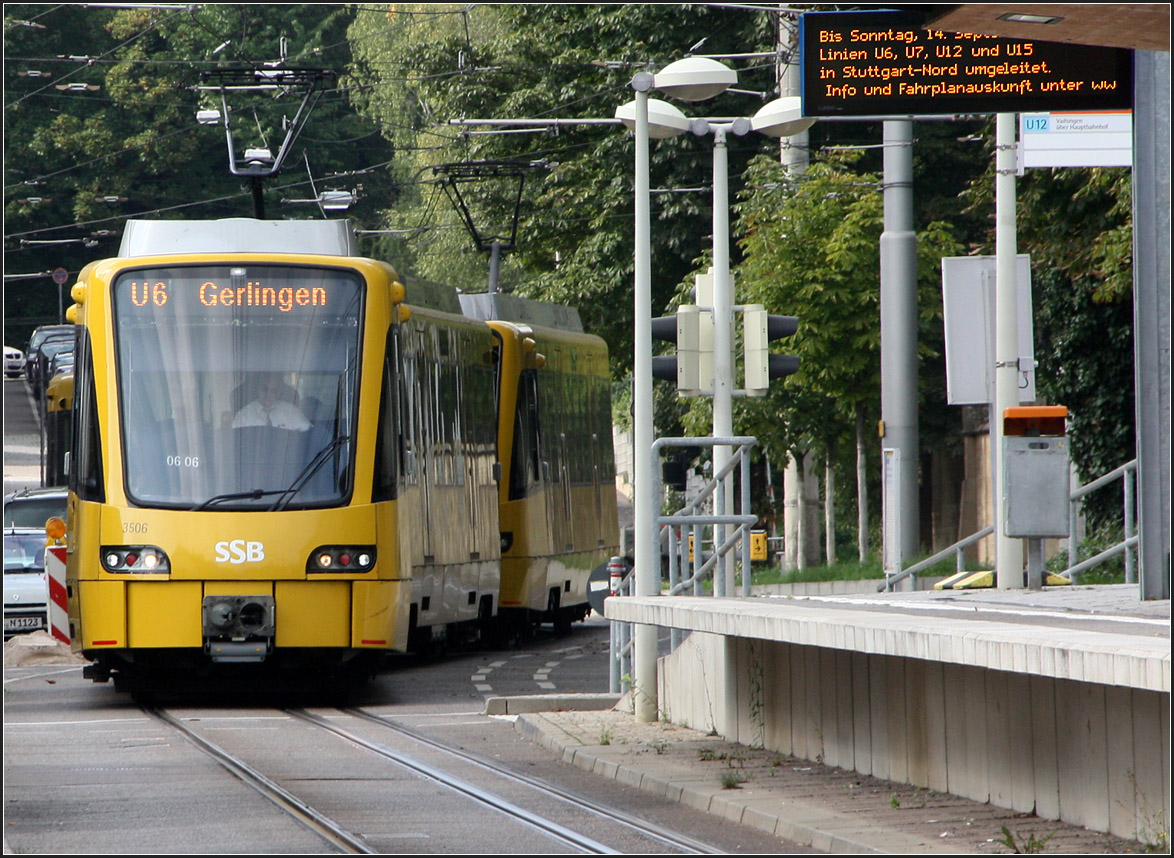 Spaziergang entlang der Nordbahnhof- und Friedhofstraße, Teil V -

15:22: Ein eleganter Zug auf der Linie U6 kurz vor der Haltestelle Pragfriedhof, der ohne Halt die Station Pragfriedhof passiert. Der Bahnsteig dort ist nur Kurzzüge ausgelegt. 
Anlass für den bahnfotografischen Spaziergang war die baustellenbedingte Umleitung der mit Langzügen betriebenen Linie U6 und U7 über diesen sehr schönen Streckenabschnitt.

08.09.2014 (M)