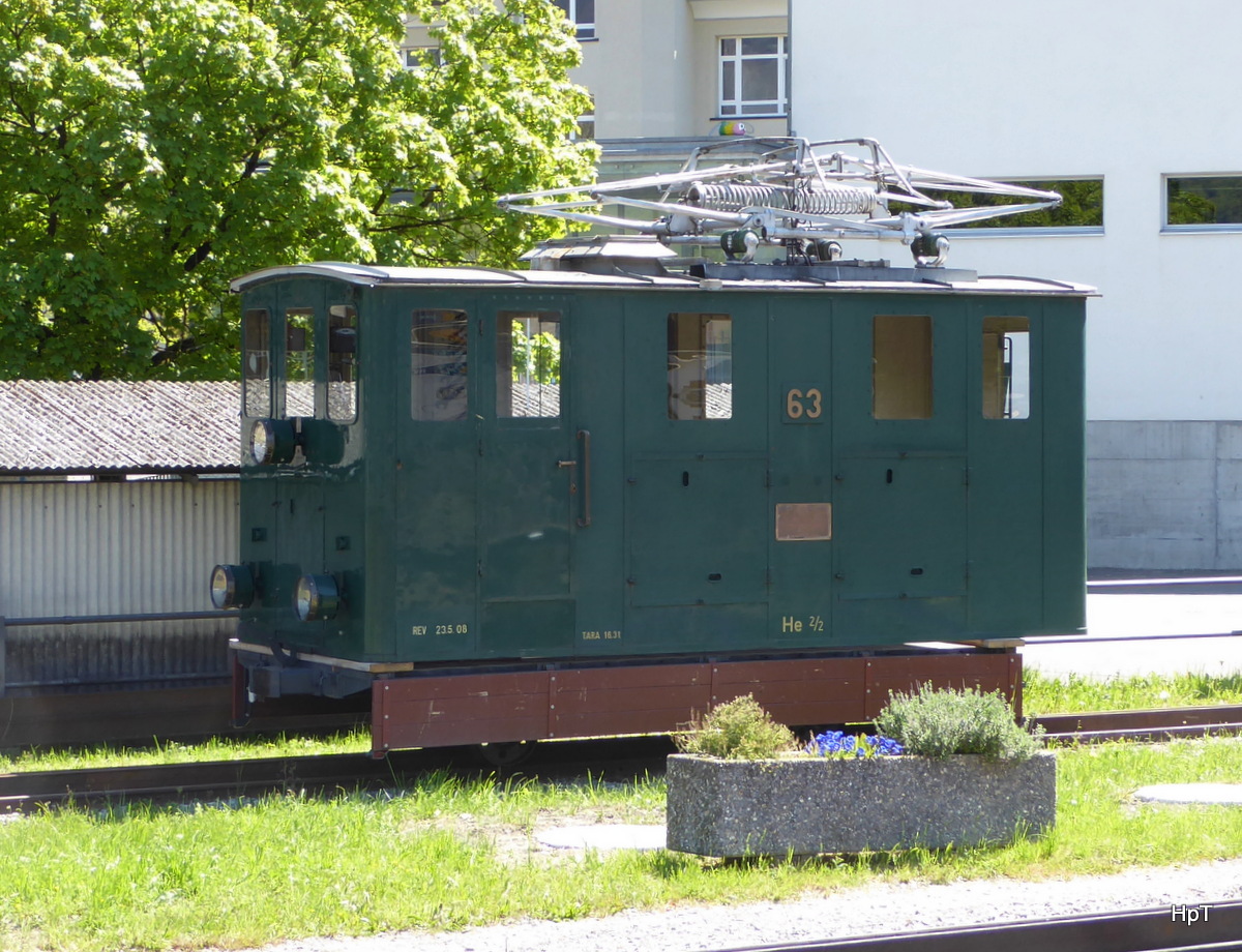SPB - Lokkasten der He 2/2 63 auf einem Rollwagen im Bahnhof/Depotareal in Wilderswil am 06.05.2016
