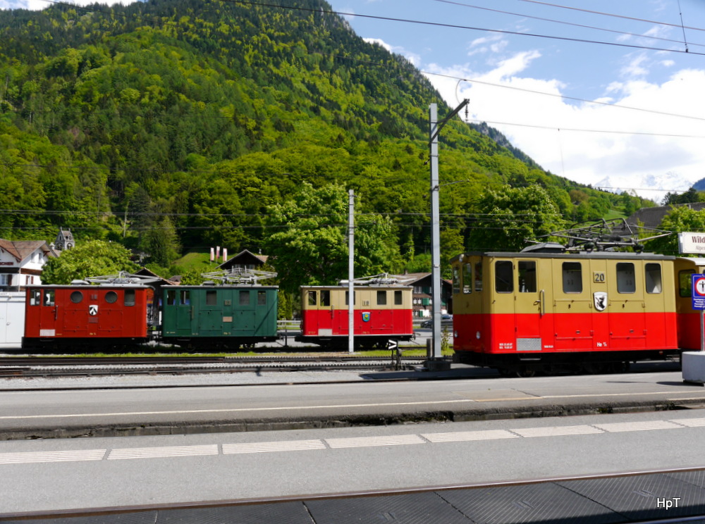 SPB - Loks He 2/2 18 und He 2/2 63 und He 2/2 19 und He 2/2 20 im Bahnhofsareal von Wilderswil am 18.05.2014