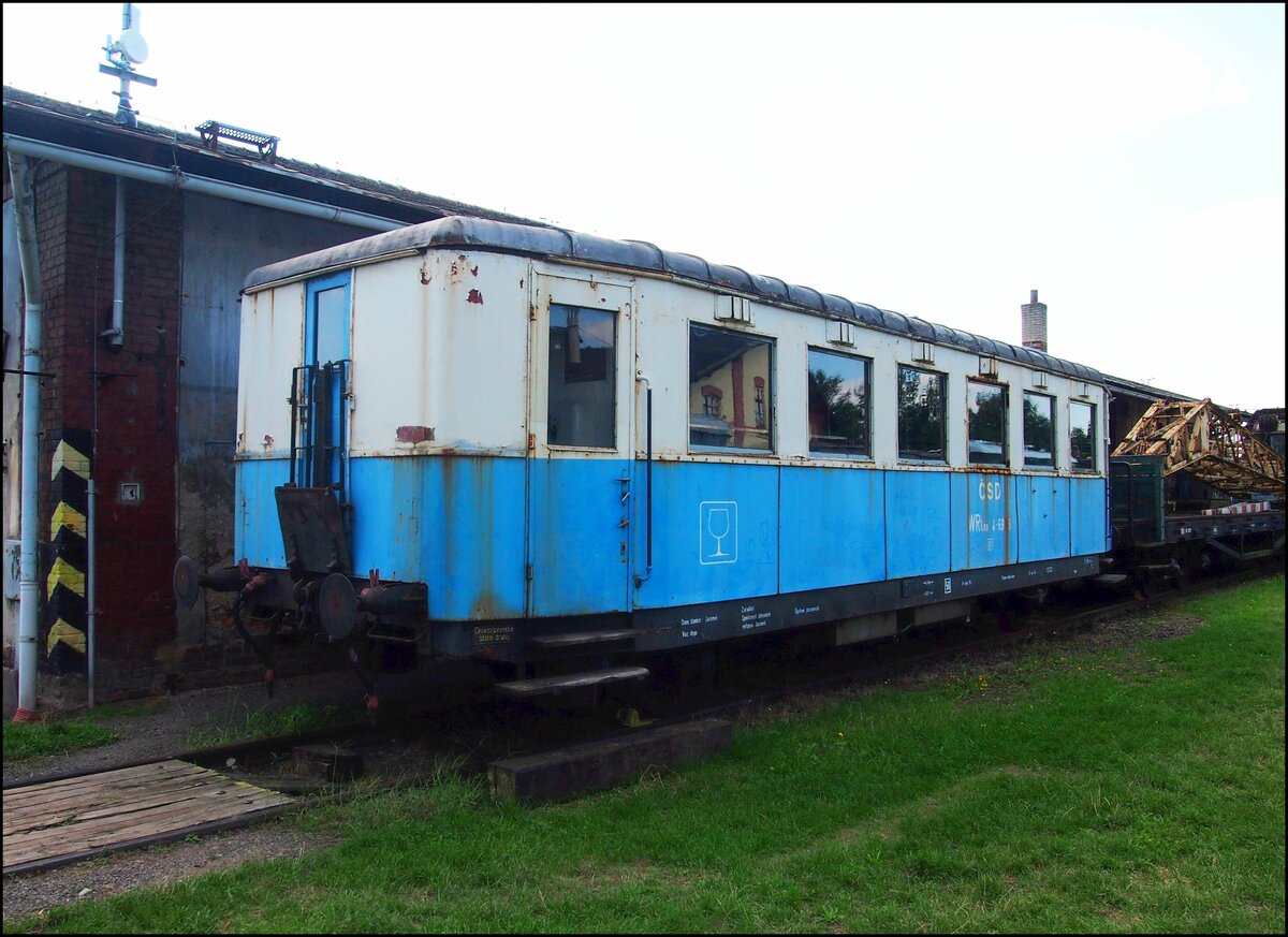 Speisewagen ČSD WRlm 4-6998 stand am 23.08.2023 im Eisenbahnmuseum Jaroměř. Umbau von einem Waggon Clm 5-2267.