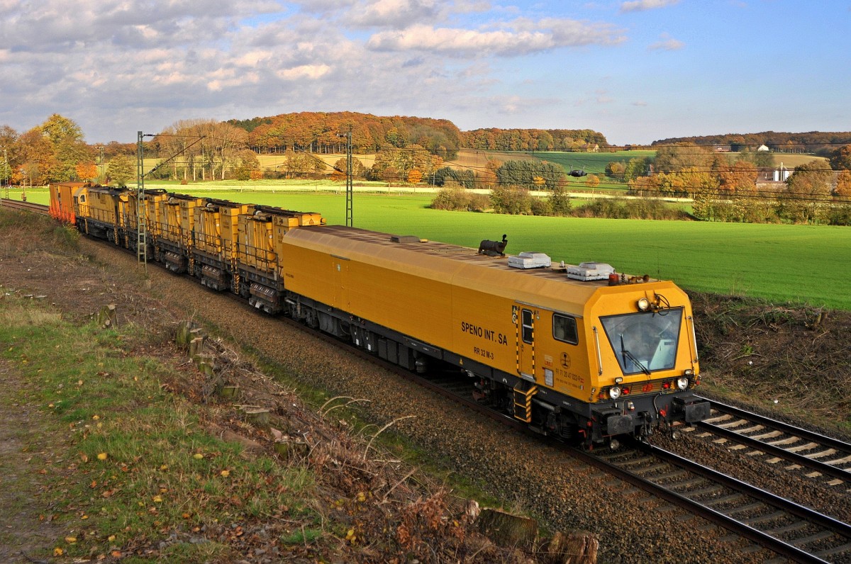 Speno RR 32 M-3 befindet sich am 02.11.14 zwischen Vehrte und Belm auf dem Weg in Richtung Osnabrück.