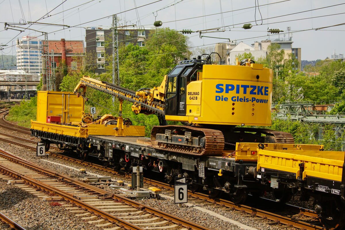 Spitzke Gleispower Bagger in Wuppertal, am 07.05.2022.