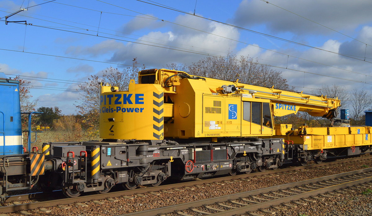 Spitzke Logistik GmbH mit dem Kranwagen Typ KIROW KRC 810 T  OSKAR  (D-SPAG 99 80 9419 009-2) am Haken von  V 100-SP-008   am 05.11.20 Bf. Saarmund.