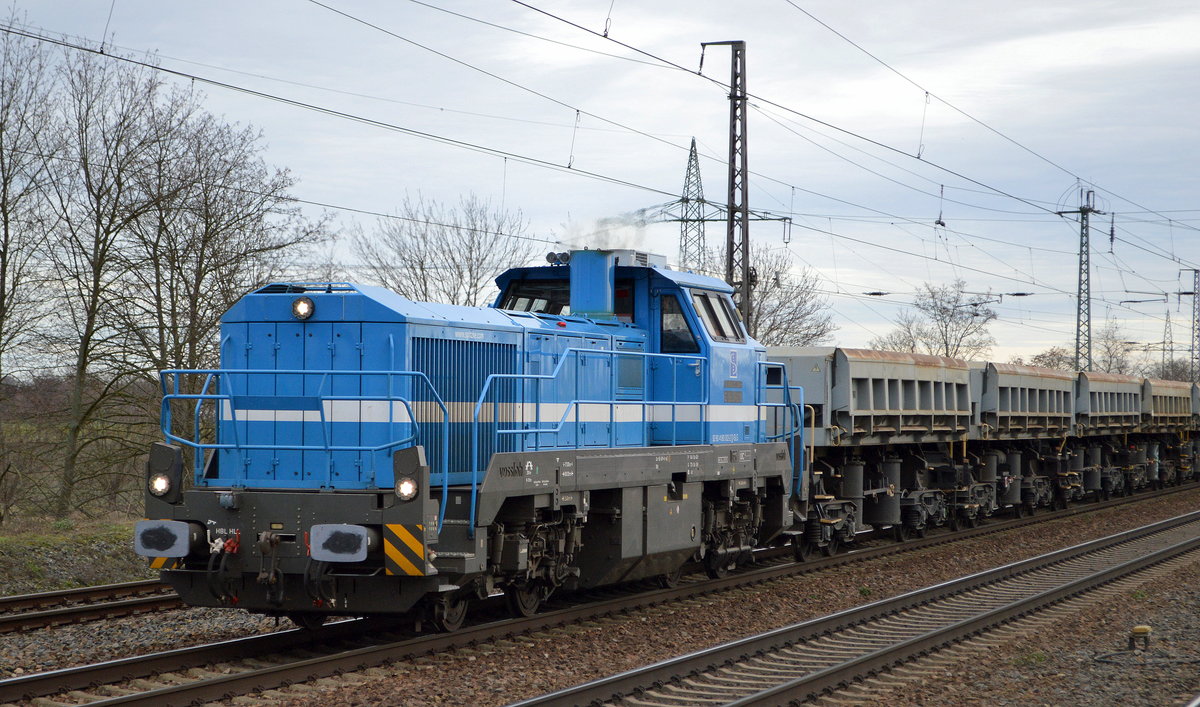 Spitzke Logistik mit der vossloh G 18  G 18-SP-019  (NVR:  92 80 4180 002-2 D-SLG ) und Schotterzug mit Schüttgutkippwagen am 20.01.21 Durchfahrt Bf. Saarmund.