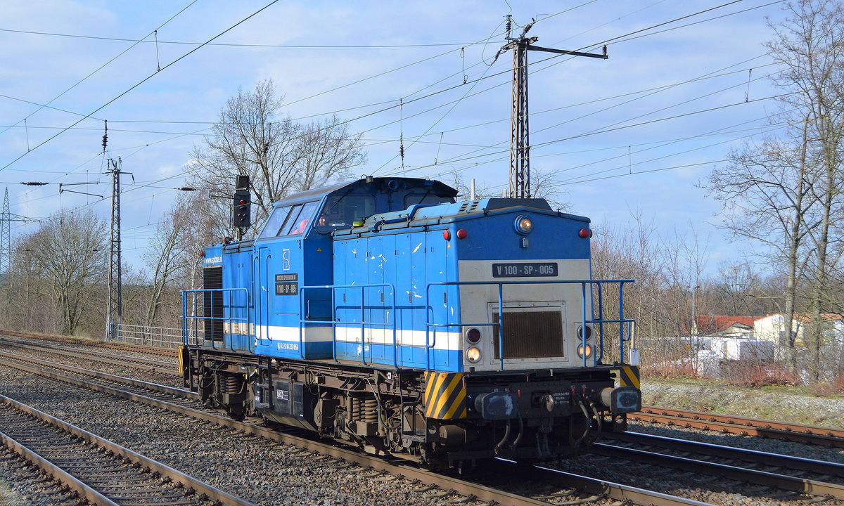 Spitzke SE mit der niderländisch registrierten V 100-SP-005 (NVR-Nummer: NL-SLG 92 84 2203 005-8) am 25.02.20 Durchfahrt BF. Saarmund. Einige Zeit später kam sie mit einem firmeneigenen Zug mit leeren Oberbaustoffwagen zurück gefahren. 