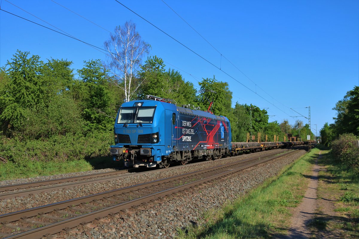 Spitzke Siemens Smartron 192 007-3 mit Schwellentransportwagen in Hanau West am 26.04.20