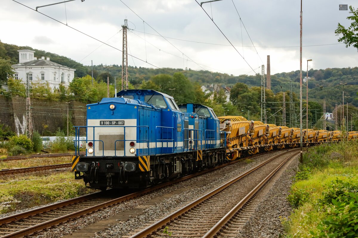 Spitzke SLG V100-SP-007 (203 409-8) mit Bauzug in Wuppertal, Oktober 2023.