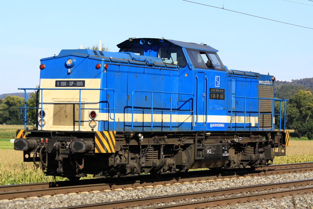 Spitzke V100 SP 005 # 203 005-8 am 02.10.2015  14:43 nördlich von Salzderhelden am BÜ 75,1 in Richtung Göttingen