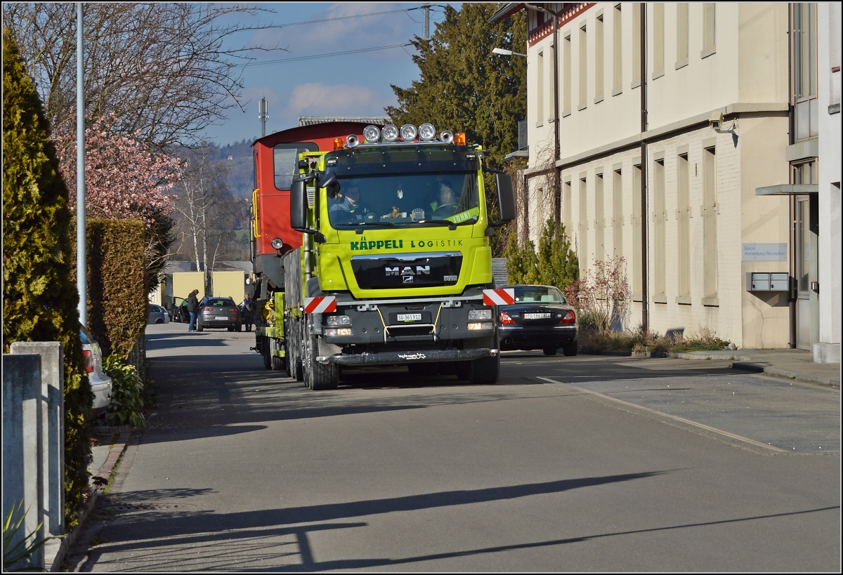 Spitzmaus auf Reisen.

Schienentraktor Tm I Nr. 477 auf verlässt sein vorübergehendes Zuhause in Frauenfeld, um statt Verschrottung in Sargans ein neues Einsatzfeld zu finden. Um den Erhalt kümmert sich IG Schiene Schweiz. Februar 2014.