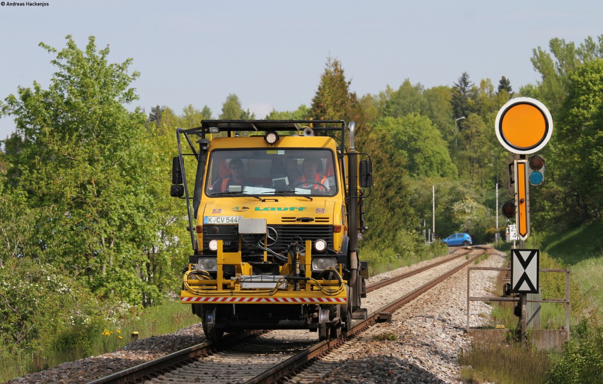 Spritzunimog der Firma Lauff als DbZ 24246 (Villingen(Schww) - Schwenningen/Ue.) am Einfahrvorsignal Villingen 19.5.14