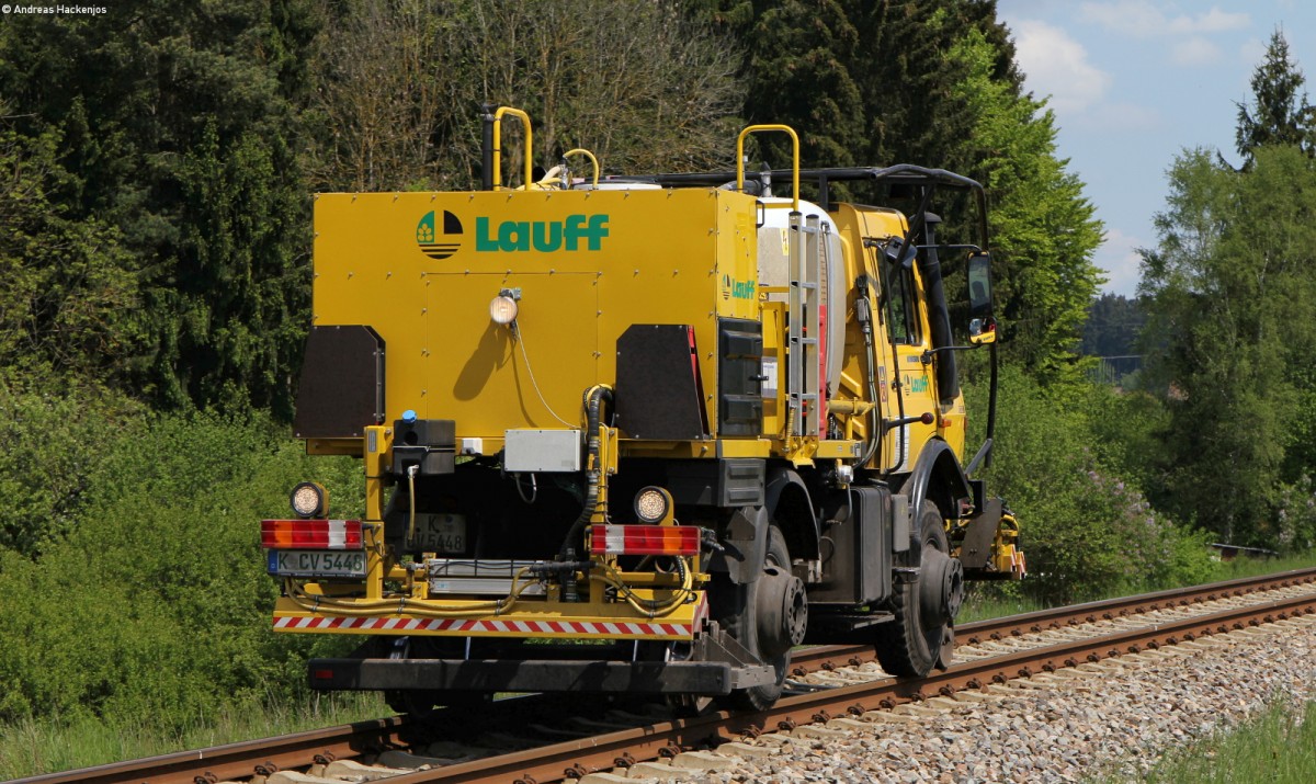 Spritzunimog der Firma Lauff als DbZ 24248 (Schwenningen/Ne. - Villingen(Schww)) bei Zollhaus 19.5.14