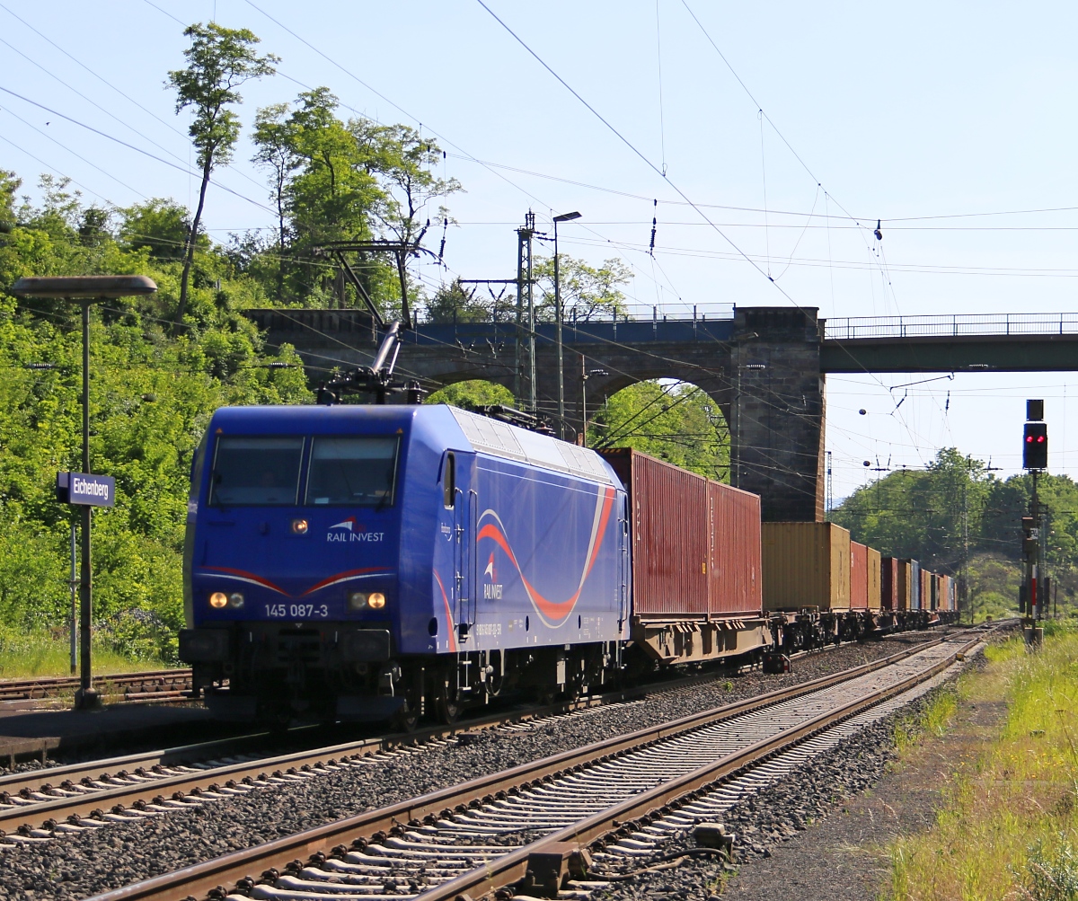SRI 145 087-3 mit Containerzug in Fahrtrichtung Norden. Aufgenommen am 04.06.2015 in Eichenberg.