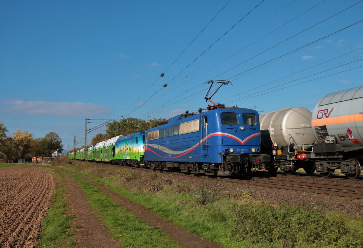 SRI 151 033-8 und HSL 185 642-6 EcoRider mit Autotransportzug in Mainz Bischofsheim Netztrennstelle am 31.10.20