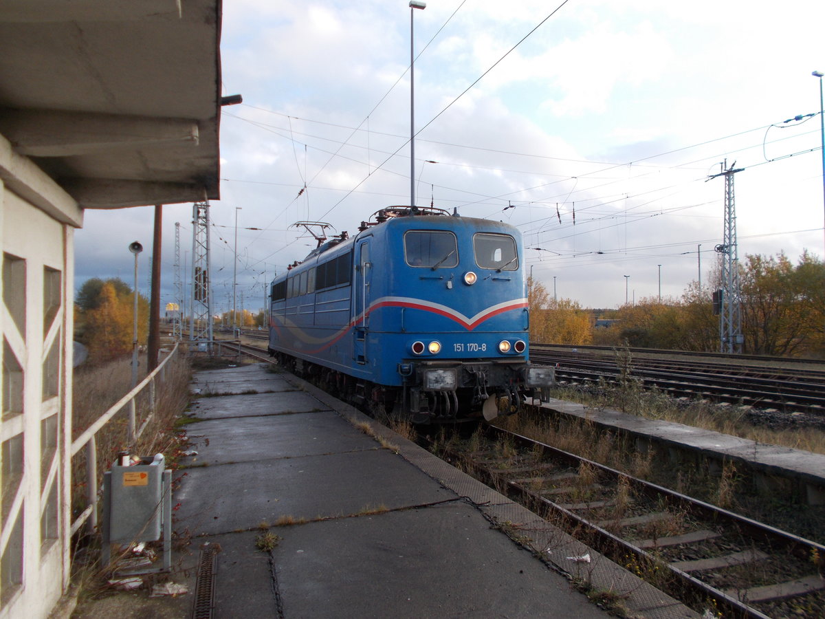 SRI 151 170 ist nicht zum ersten Mal in Mukran.Am 07.November 2016 erwischte ich die Lok in Mukran Mitte.