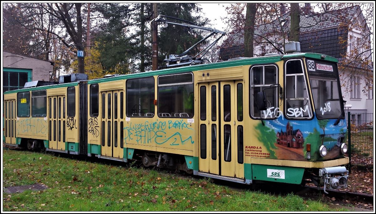 SRS Schöneicher-Rüdersdorfer-Strassenbahn GmbH, Depot Schöneiche an der Strassenbahnlinie 88 vom S-Bahnhof Friedrichshagen nach Rüdersdorf. Tatra KT4D 22 aus Cottbus. (17.11.2019)