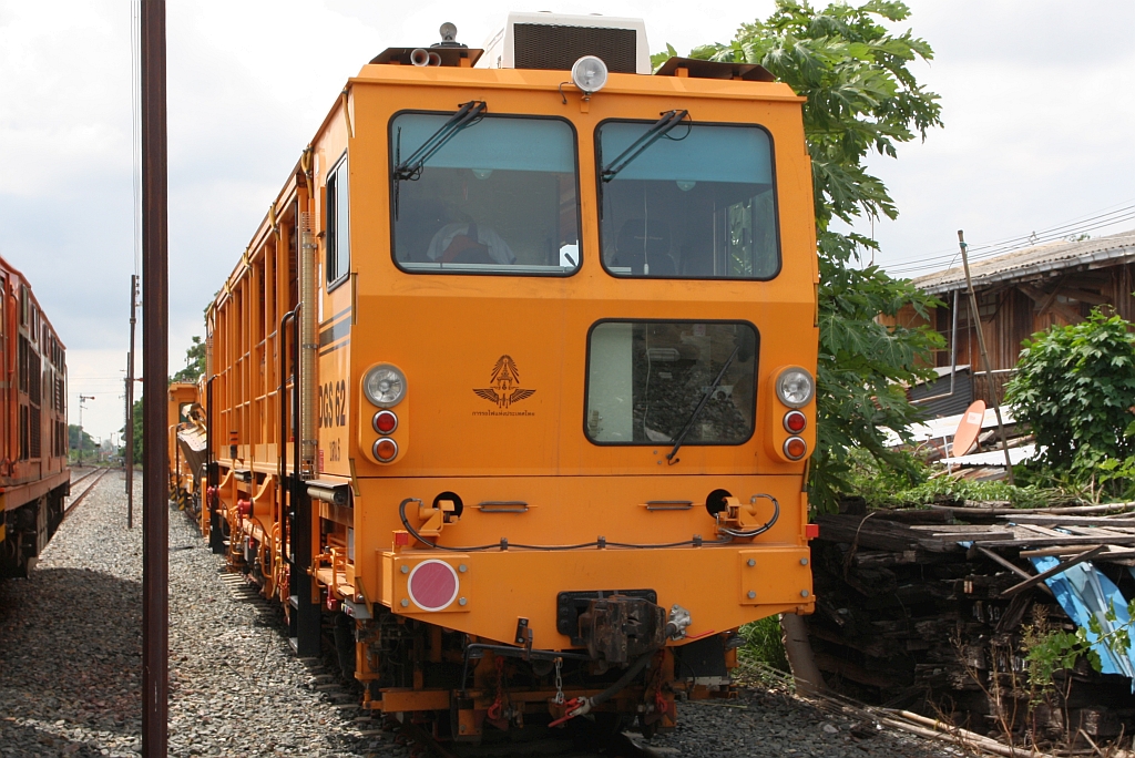 SRT บสน.6, ein Dynamischer Gleisstabilisator (Plasser & Theurer, Type DGS 62 N, Baujahr: 2017, Fab.Nr.: 6615) am 29.Mai 2025 in der Nong Tom Station.