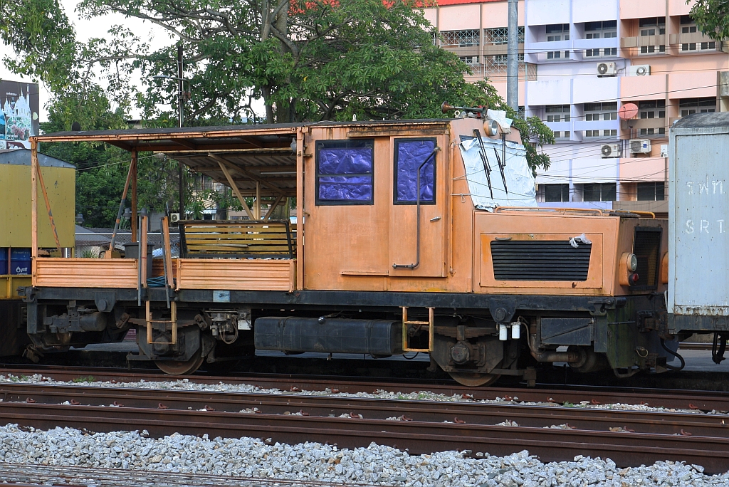 SRT รบน.029 (L.Geismar/Colmar-France; Type VMT.850.PL; Bauj. 1997; Fabr.Nr. 803) am 06.Dezember 2023 in der Surat Thani Station.