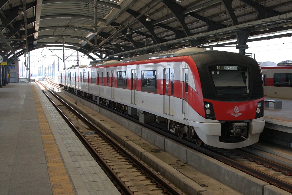 SRTET 2074 am 25.März 2024 in der Don Muang Station (RN08).