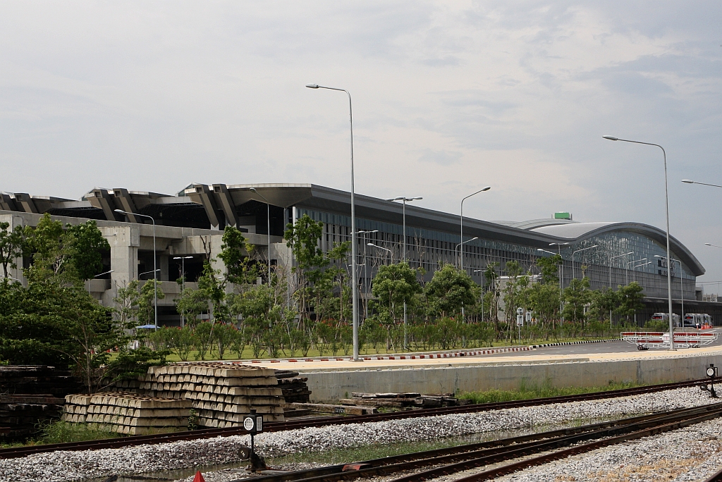 SRTET Bang Sue Grand Station (RN01/RW01) am 01.Mai 2022.