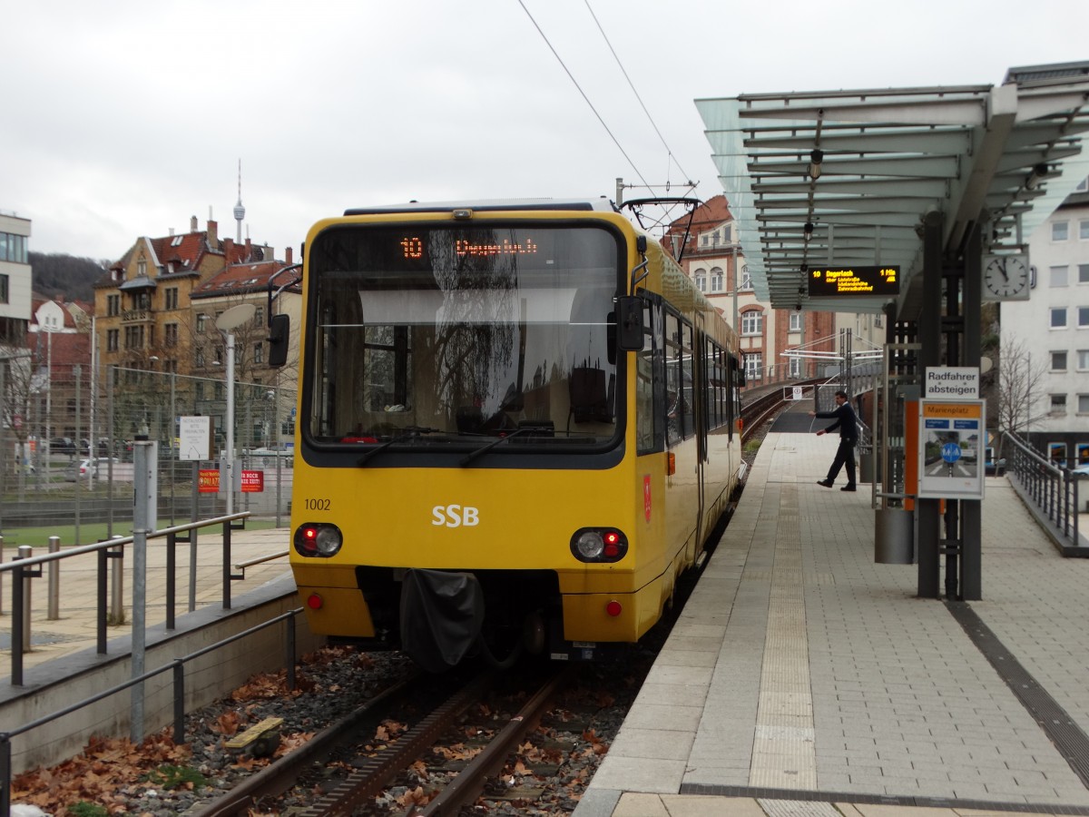 SSB DT8 Wagen 1002 als Zacke (Zahnradbahn) auf der Linie 10 in Stuttgart Marienplatz am 13.02.16