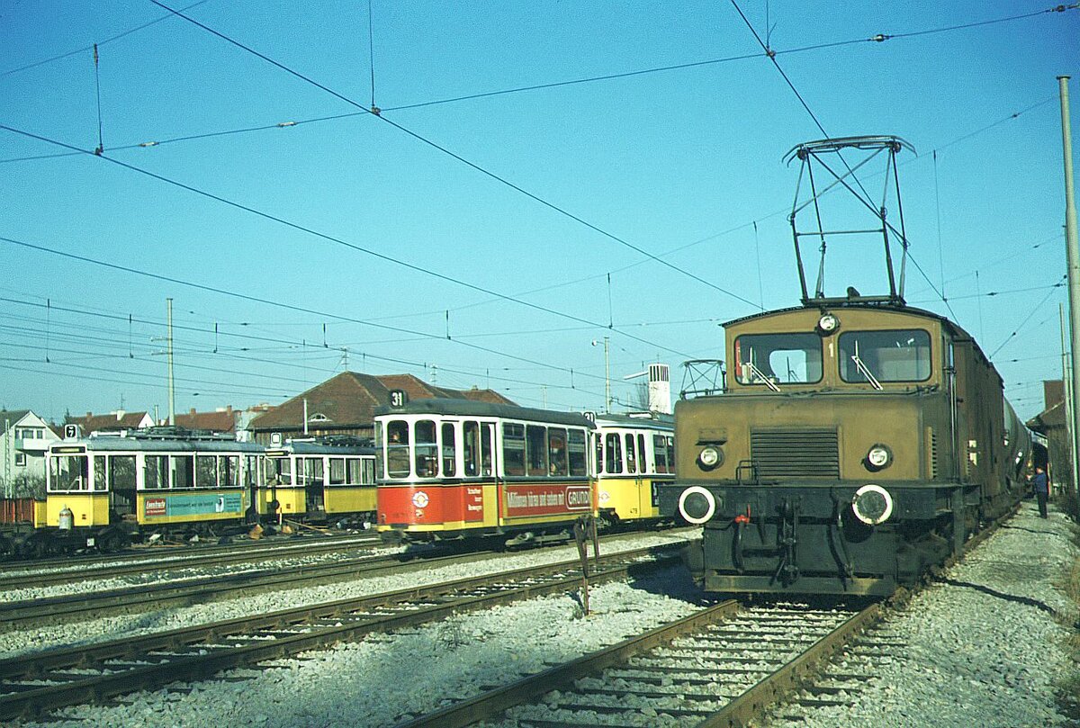 SSB Filderbahn Bf. S-Möhringen SSB Ellok Nr.1 mit G-Zug nach S-Vaihingen + 31er mit B2 sowie 2x GS-Tw zur Verschrottung abgestellt 14-02-1973