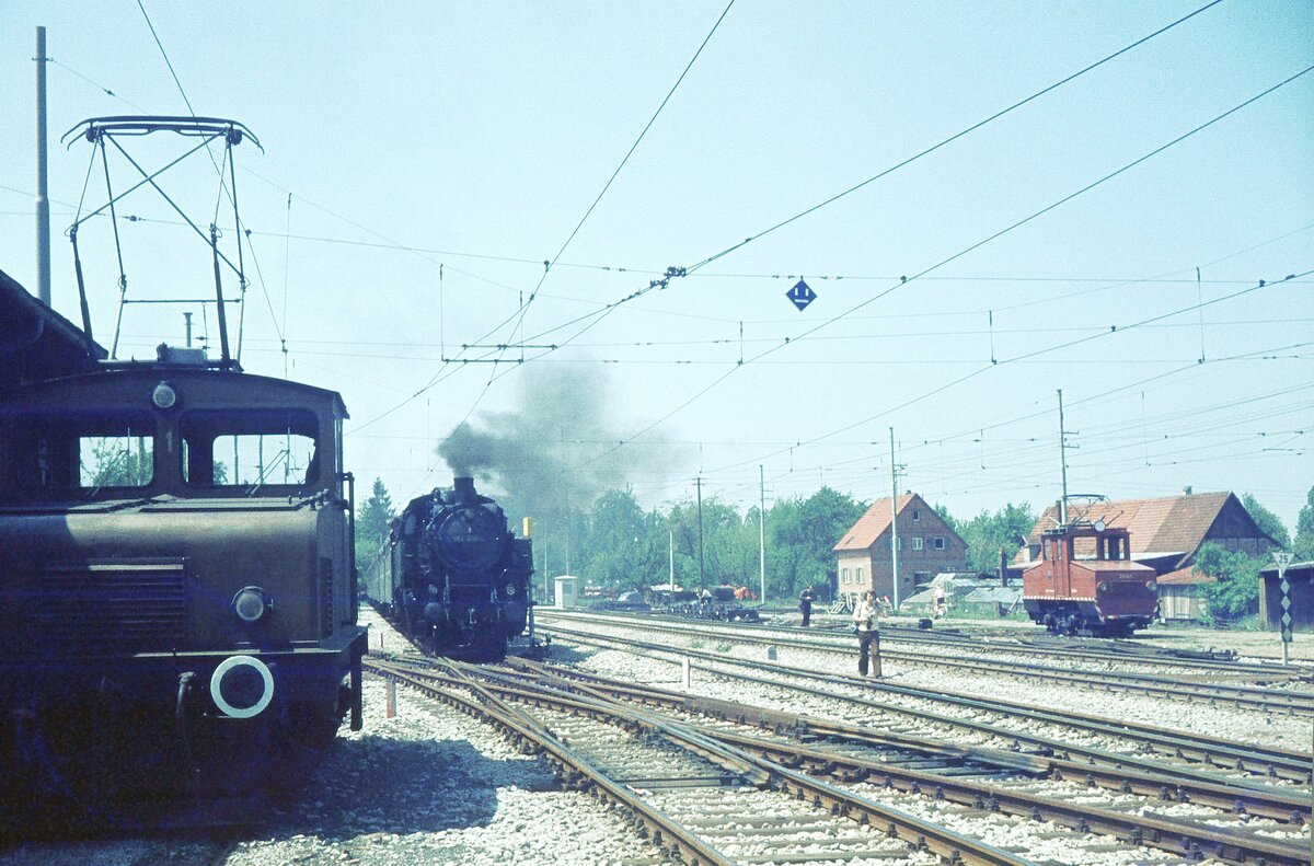 SSB Filderbahn Bf. S-Möhringen _SSB-Ellok 1 + 064 519-2 + A-Lok 2024 am 27-05-1973