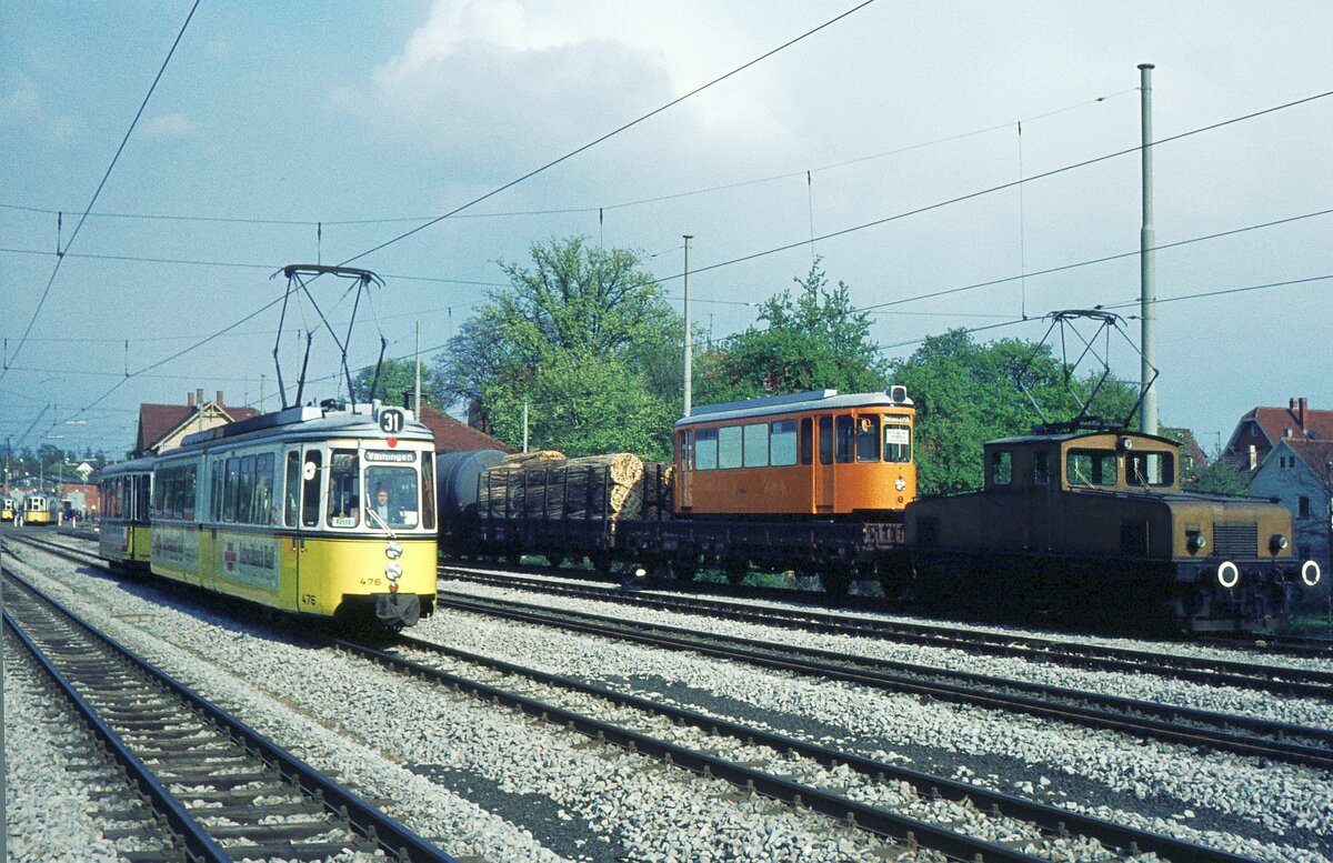SSB Filderbahn Bf. S-Möhringen_Linie 31 [476+Bw] Ri. S-Vaihingen dahinter SSB (Vollspur-)G-Zug mit Ellok  Nr.1 und SSB ATw 2003 auf G-Wagen_17-04-1974