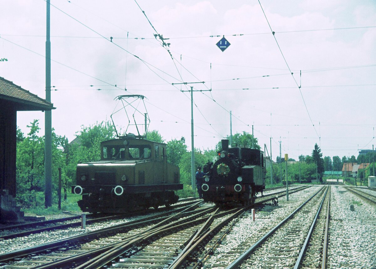 SSB Filderbahn Bf.S-Möhringen Lok 11 der GES ex HzL + SSB-Ellok Nr.1 Gut zu erkennen die Gleislage: 2x Vollspur + 3-Schienengleis + Meterspur 26-05-1973