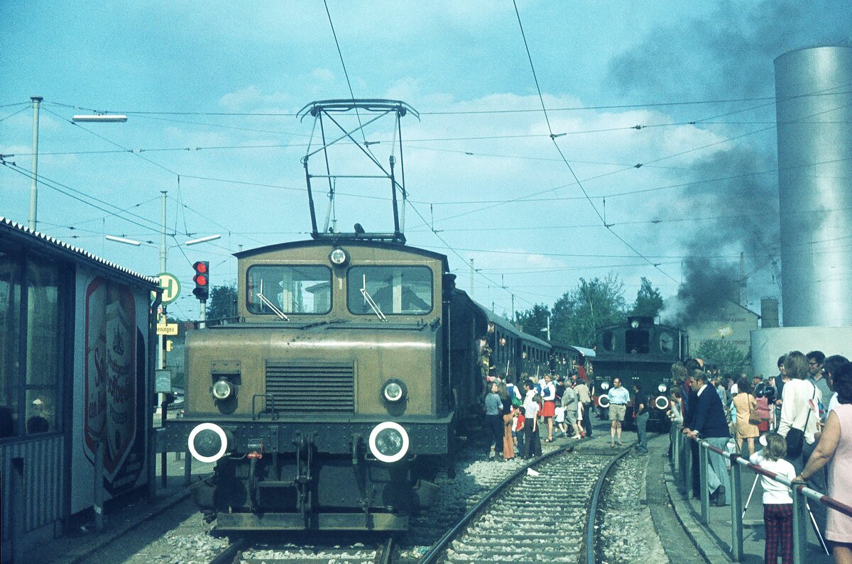 SSB Filderbahn Bf.S-Möhringen SSB-Ellok 1 + und Dampfzug am 26-05-1973