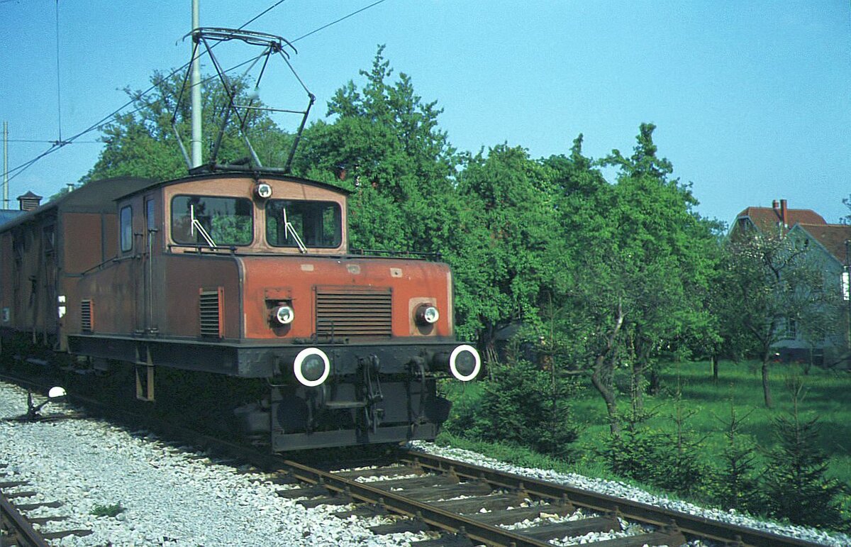 SSB Filderbahn Bf.S-Möhringen SSB-Ellok Nr.2 mit G-Zug vor der Ausfahrt nach S- Vaihingen 09-05-1974