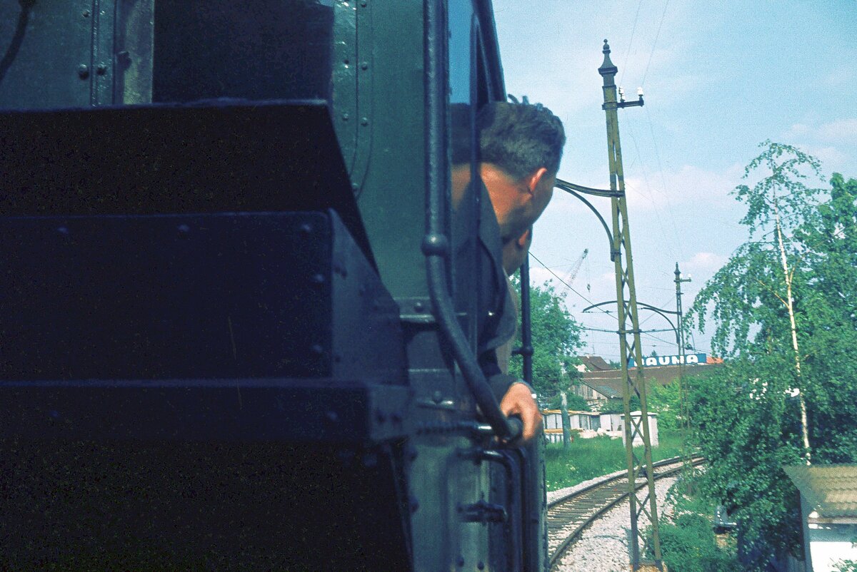 SSB Filderbahn Der elektrifizierte Vollspur-Abzweig zum DB-Bhf. S-Vaihingen konnte auch mit Dampf befahren werden ... 26-05-1973  (Die ehemalige Trasse ist heute noch sichtbar).