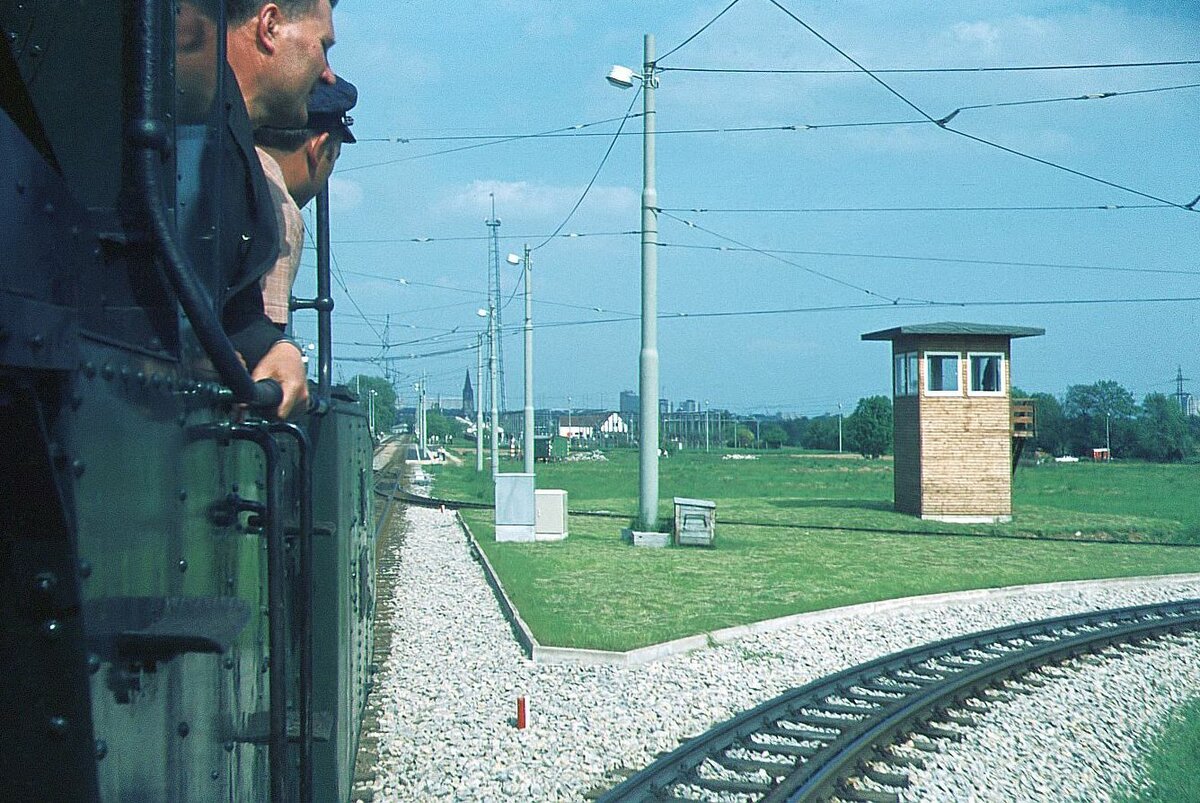 SSB Filderbahn mit Dampf an der SSB Hauptwerkstatt vorbei nach Möhringen 26-05-1973