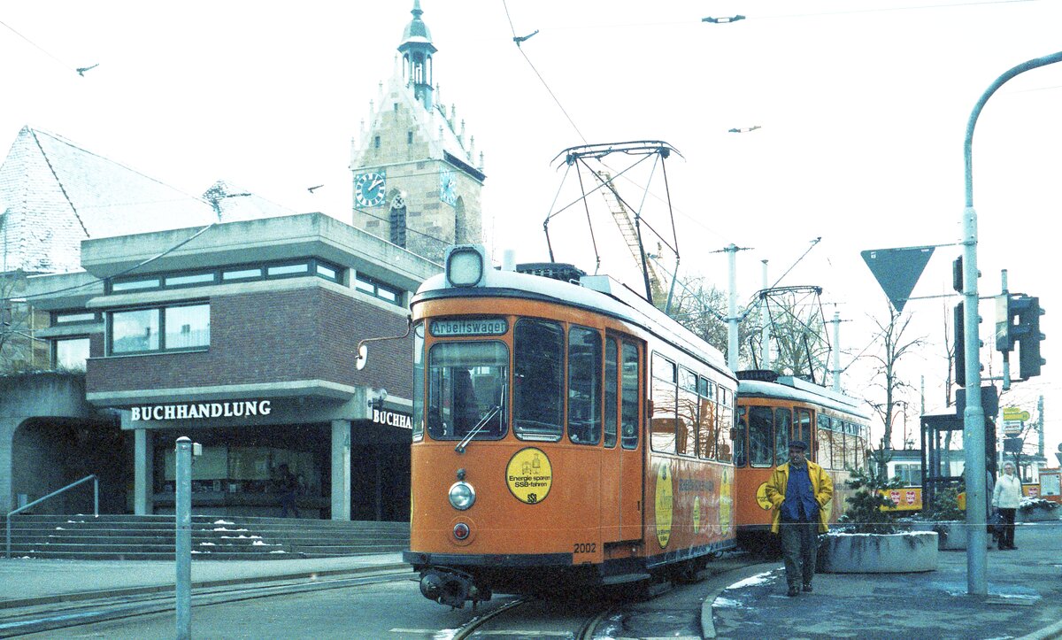 SSB Stuttgart__Arbeitsfahrzeuge der SSB in den 70er und 80er Jahren. Schleifwagen-Duo 2002+2003 in der Endschleife der Linie 1 in Fellbach.__Winter 1985/86 